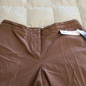 Madison Studio hot chocolate brown pant. Polyester, rayon, and spandex.